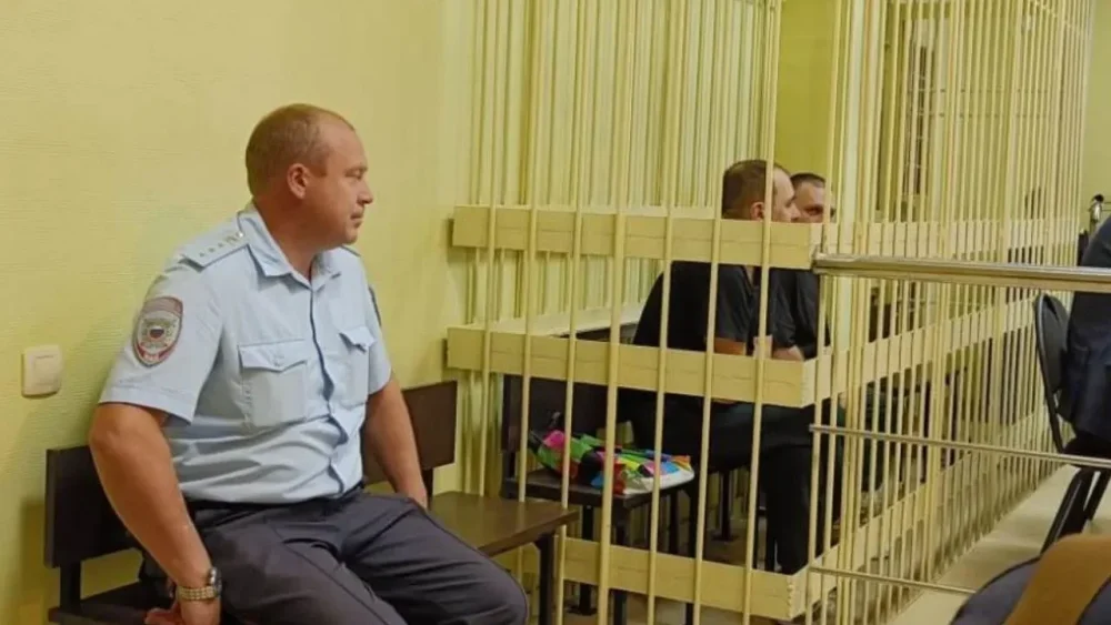 Брянских экс-полицейских отправили в колонию на 6 лет за попытку подкупа сотрудника ФСБ