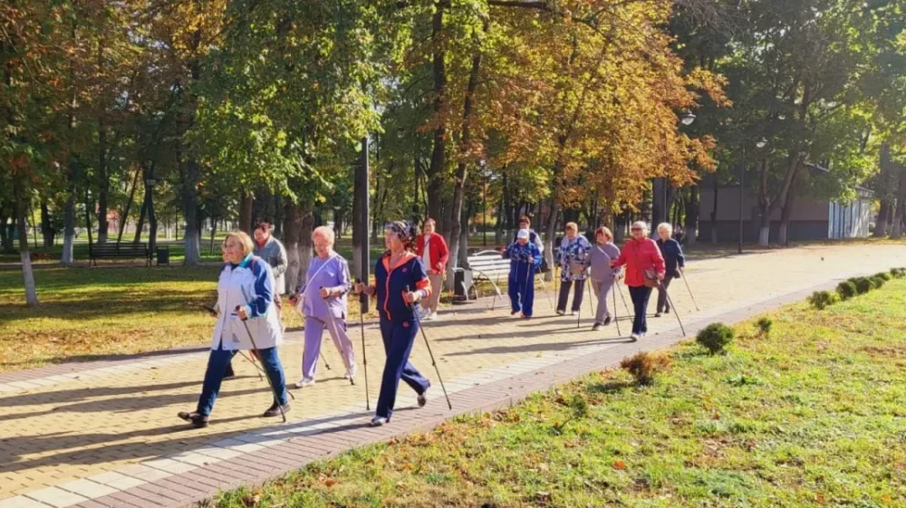 Жители Брянска прошли 10 тысяч шагов к здоровому образу жизни
