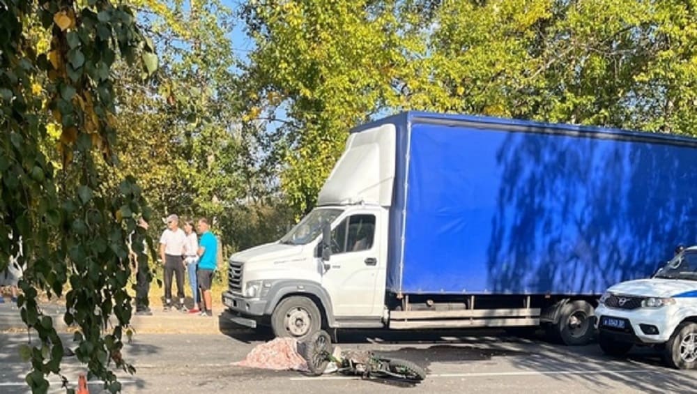 В Дятькове погиб врезавшийся в «Газель» и попавший под КамАЗ 20-летний мотоциклист