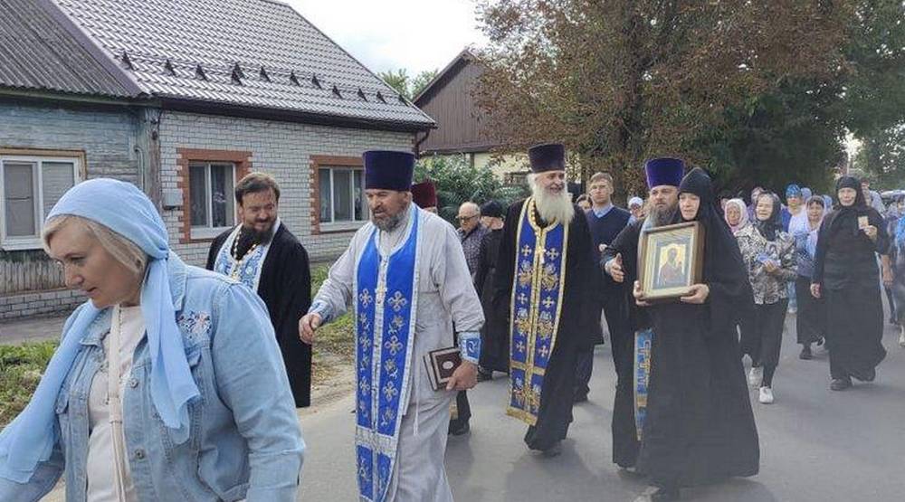 В Севске брянцы прошли Крестным ходом с Казанской иконой Божией Матери