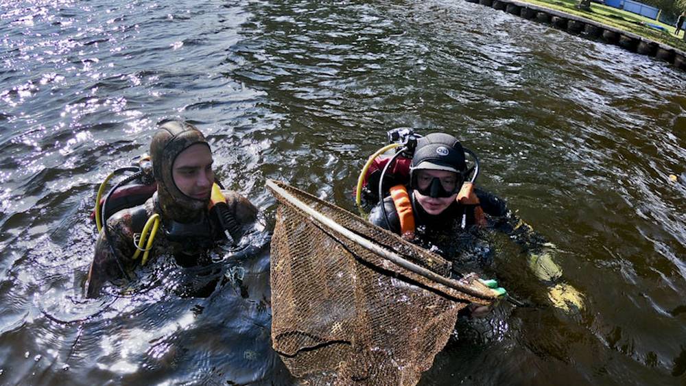 Брянские ныряльщики исследовали подводные кладовые «Десногорского океанариума»