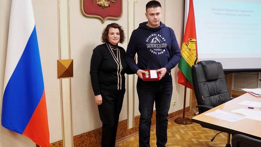 Участник спецоперации Артем Левый награжден медалью «Брянск − город воинской славы»