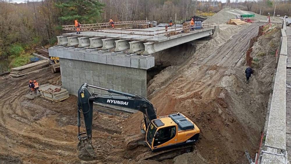 В городе Фокино строители моста приступили к новому этапу работ