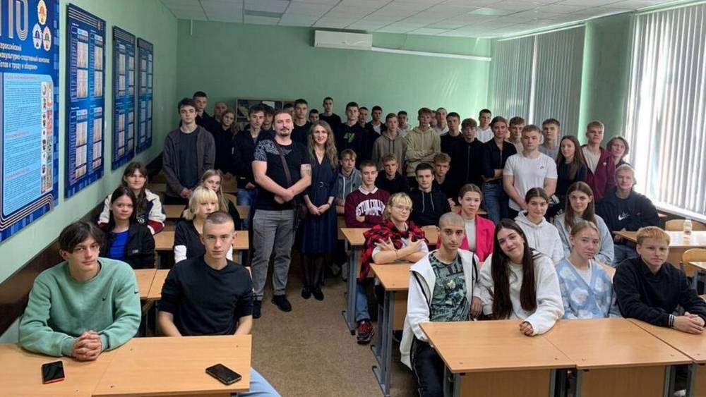 В Брянске прошла встреча студентов с участником спецоперации Русланом Моисеевым