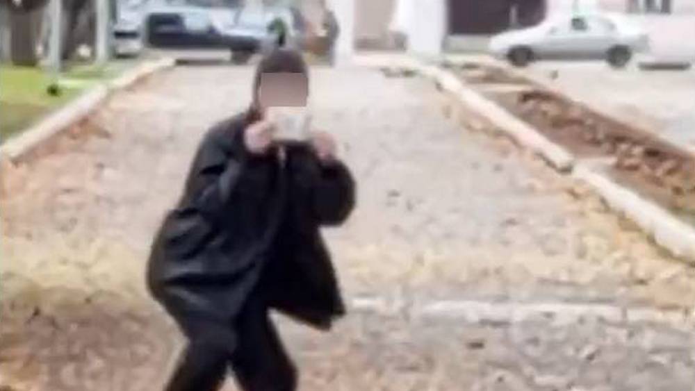 В Белых Берегах предупредили о пристающем к детям мужчине