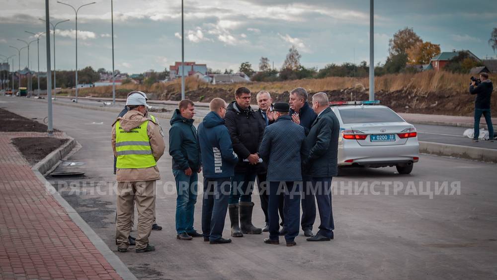 Губернатор Богомаз осмотрел строительство дорог в бывшем аэропорту Брянска
