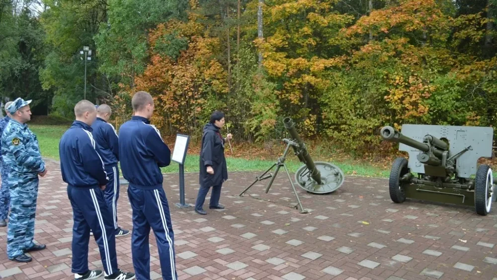 Воспитанники Брянской ВК посетили мемориальный комплекс «Партизанская поляна»