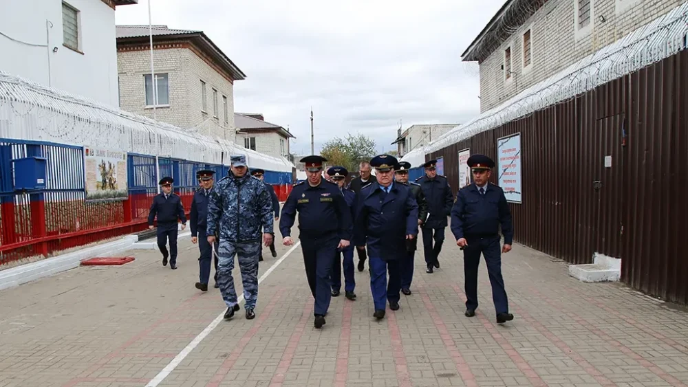 Прокурор выяснил, что в брянской колонии № 2 сидеть можно