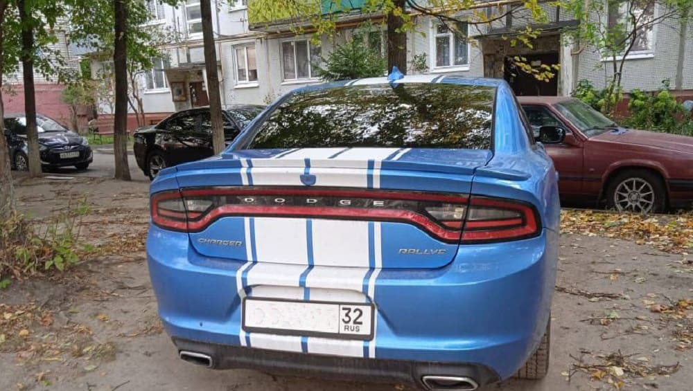 В Брянске чиновники и полиция устроили облавы на любителей парковки  на детских площадках