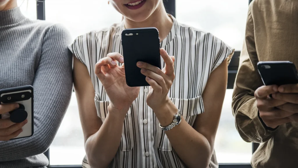 ТОП 3 мобильных приложения, чтобы не скучать ни минуты