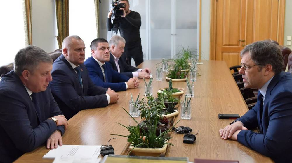Губернатор Брянской области встретился с послом МИД России Родионом Мирошником