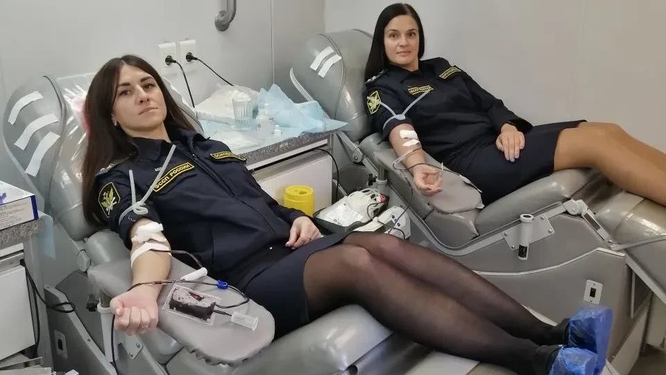 Брянские судебные приставы сдали кровь в рамках благотворительной акции