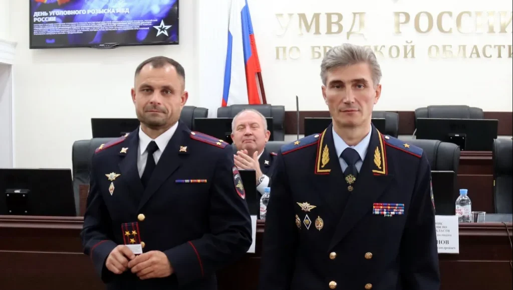 В Брянске наградили отличившихся сотрудников уголовного розыска МВД России 
