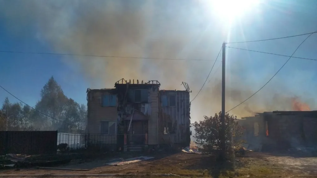 Брянский губернатор сообщил о сгоревших строениях после украинского обстрела Суземки