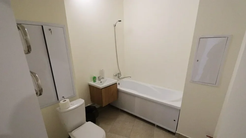 В Брянске детям-сиротам вручили ключи от новых квартир в 16-этажном социальном доме