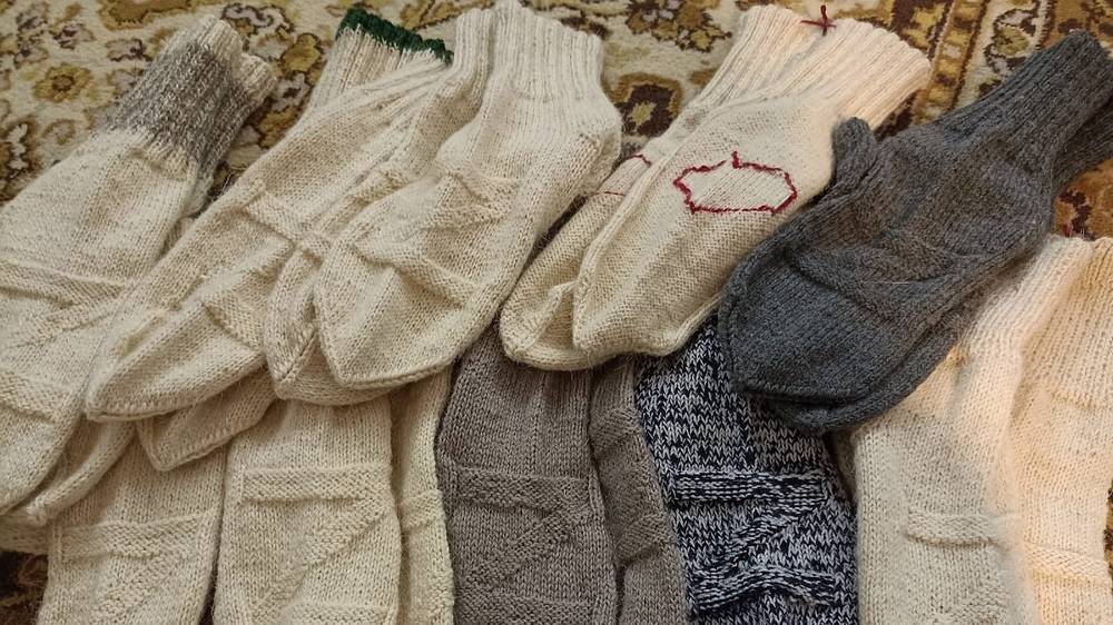 Брасовские женщины-добровольцы бросили клич желающим вязать носки воинам в зону СВО