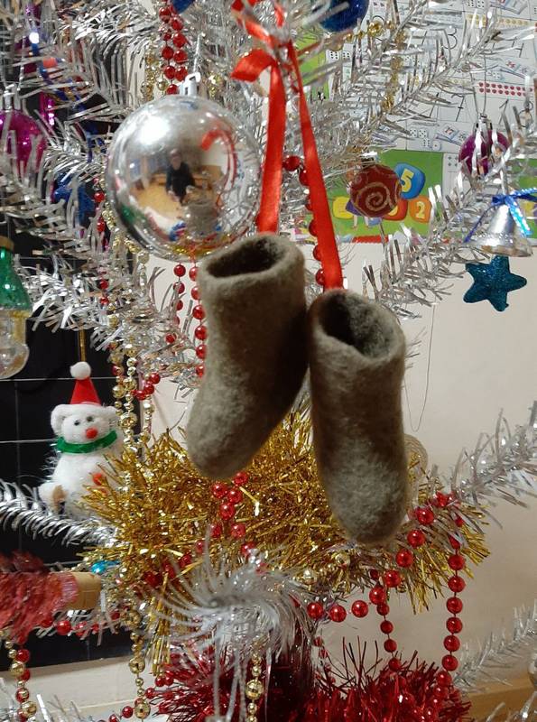 Лиса с лукавинкой и черевички: у брянской учительницы ожили даже домашние тапочки