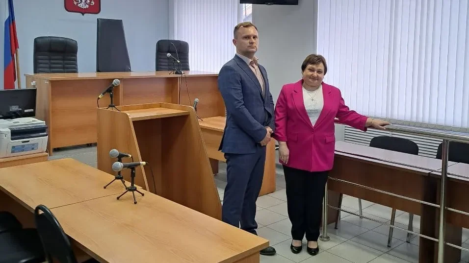 Экс-прокурора Комаричского района поздравили с назначением на должность судьи