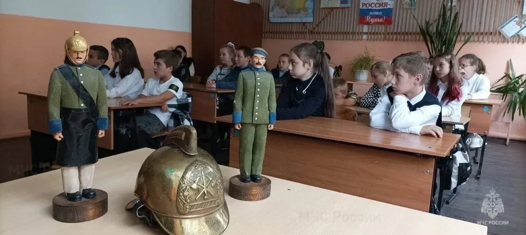 Спасатели рассказали школьникам о жутком пожаре в Брянске из-за «склянки» с водой