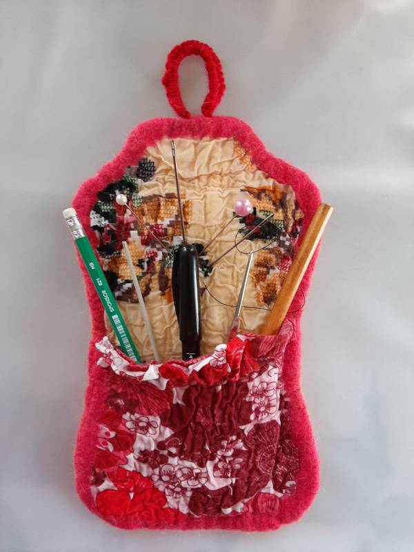 Лиса с лукавинкой и черевички: у брянской учительницы ожили даже домашние тапочки