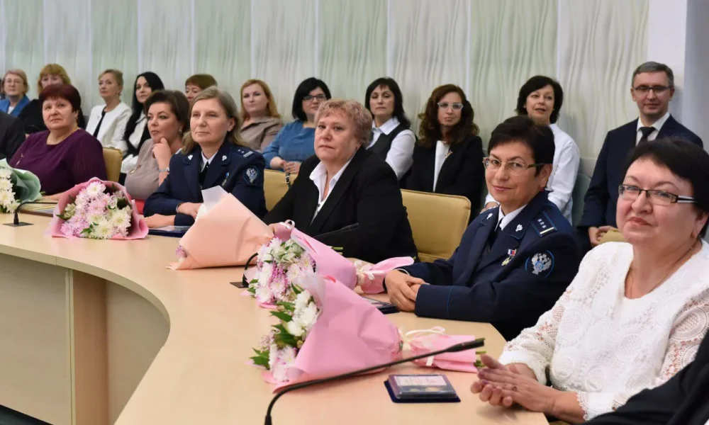 Брянский губернатор поздравил сотрудников казначейства со 100-летним юбилеем ведомства