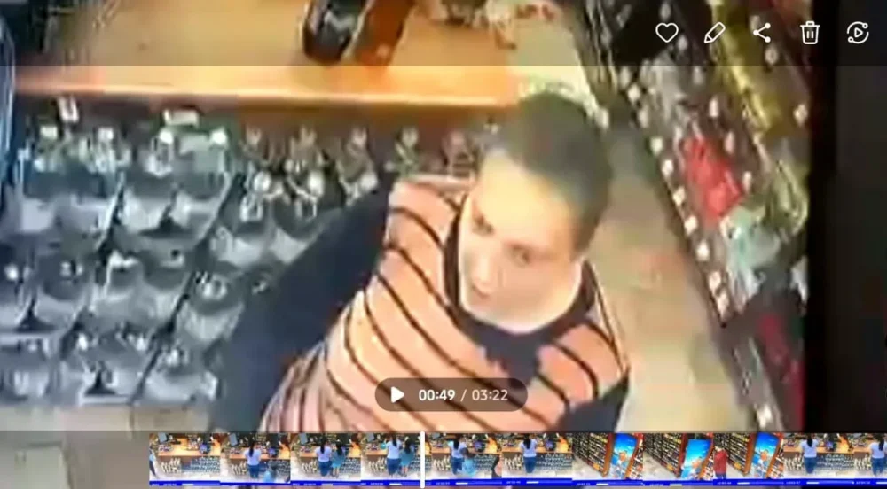 Брянские полицейские начали розыск женщины, которая расплатилась в магазине чужой картой