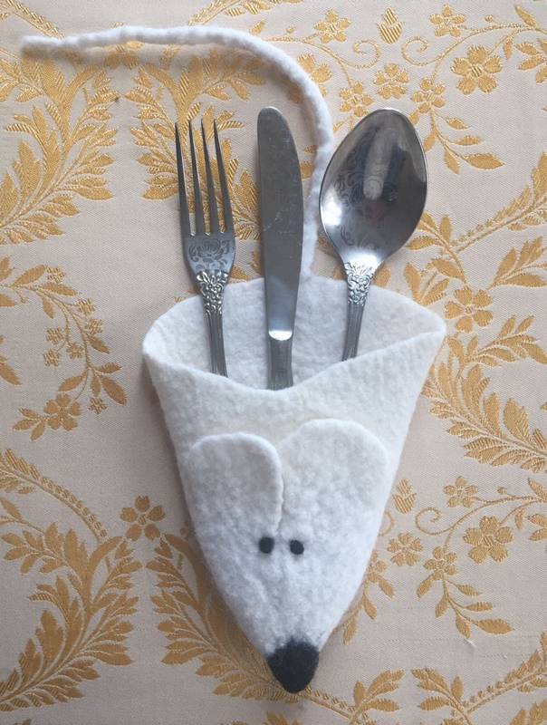 Лиса с лукавинкой и черевички: у брянской учительницы ожили даже домашние тапочки