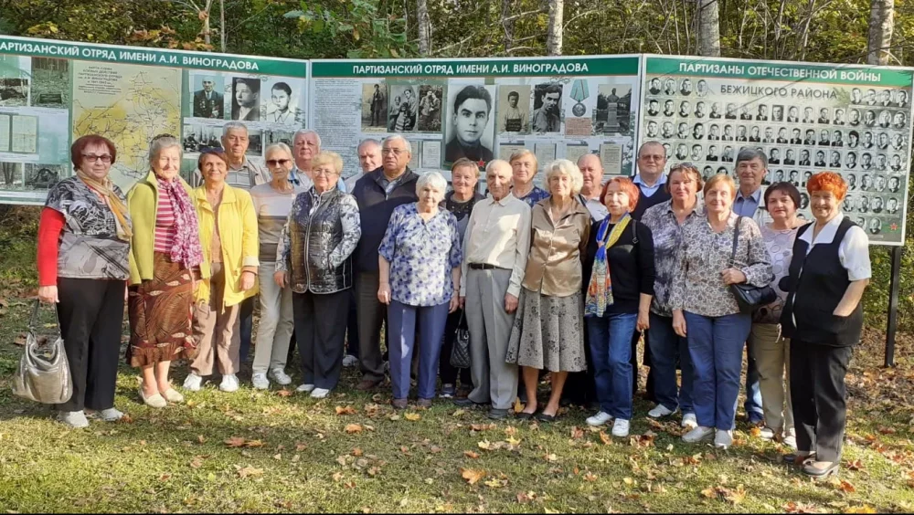 Ветераны «Брянскэнерго» посетили достопримечательности Дятьковского района Брянской области