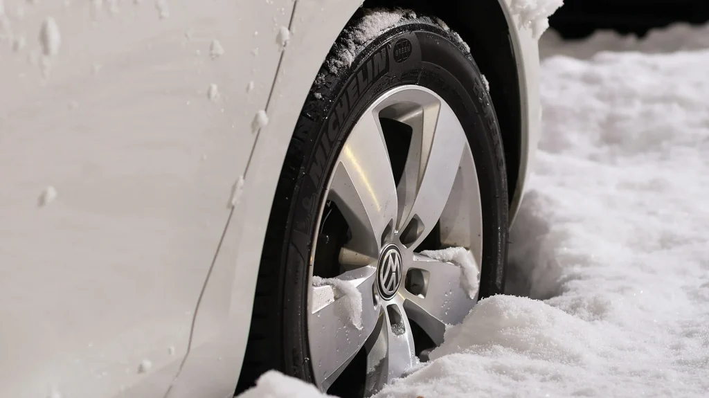 Брянским автолюбителям сообщили о росте цены на зимние шины