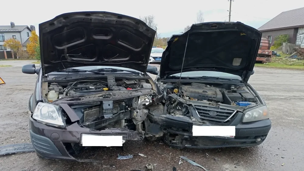 В Выгоничском районе 19-летний водитель при объезде препятствия попал в аварию