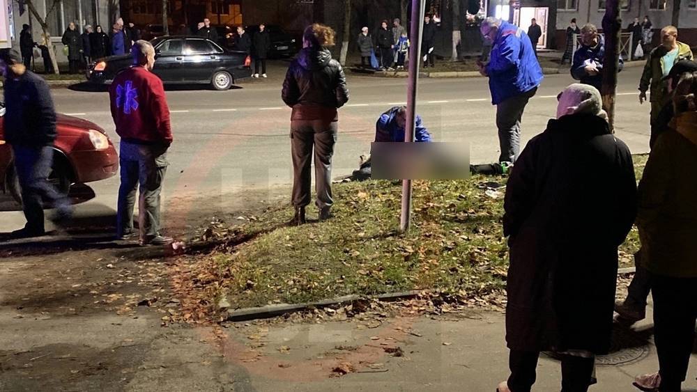В Брянске на улице Рылеева автомобиль насмерть сбил человека