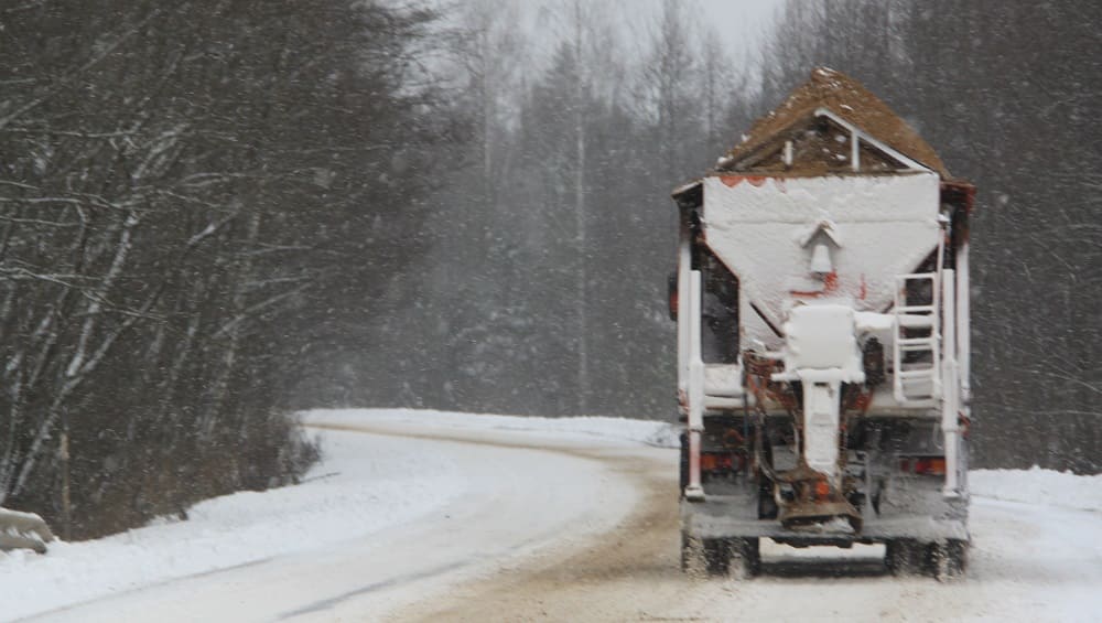 В Брянской области за сутки 255 машин очистили от снега 4068 км дорог