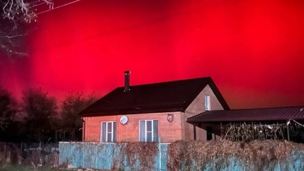 Ученые объяснили кровавое сияние в небе над Брянской областью