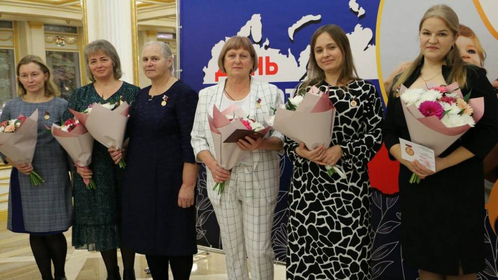 В Брянской области 766 женщин наградили знаком «Материнская слава»