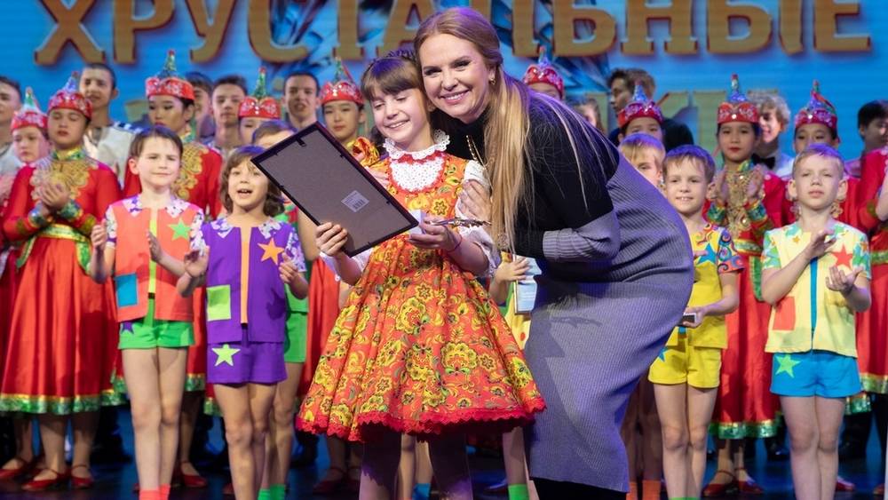 Школьница из Брянской области стала лауреатом конкурса «Хрустальные звездочки»