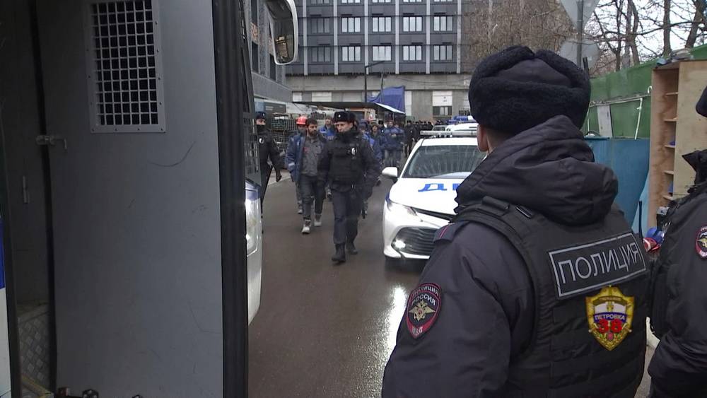 После драки с арматурой на московской стройке задержали 139 человек