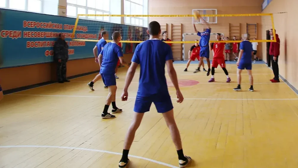 В брянской колонии прошел волейбольный матч, посвященный Дню народного единства