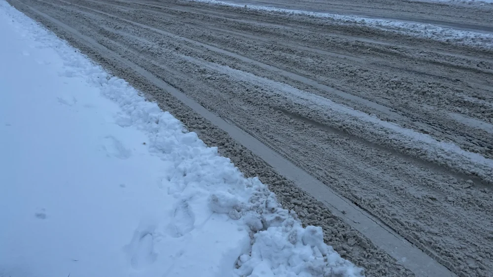 В Погаре чиновника администрации оштрафовали за снег на пешеходных переходах