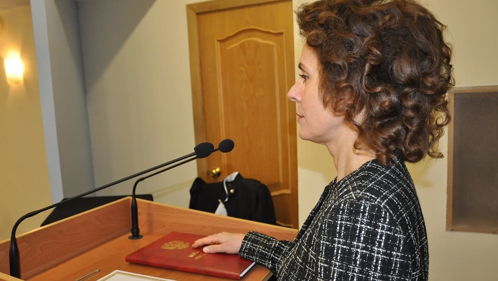 Назначенная судьёй бывшая сотрудница Брянской думы Екатерина Корытко принесла присягу