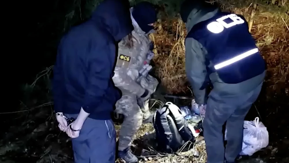 Появилось видео ареста в Брянской области россиянина, планировавшего воевать на стороне Украины