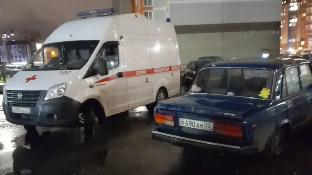 В Брянске скорая помощь не смогла приехать к пациенту из-за припаркованного автомобиля