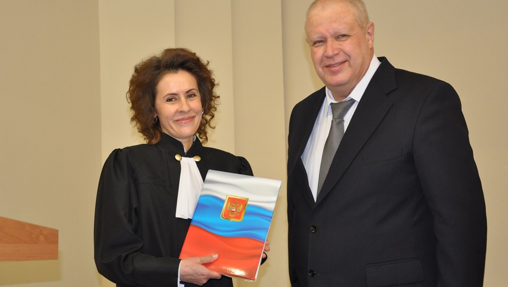 Назначенная судьёй бывшая сотрудница Брянской думы Екатерина Корытко принесла присягу