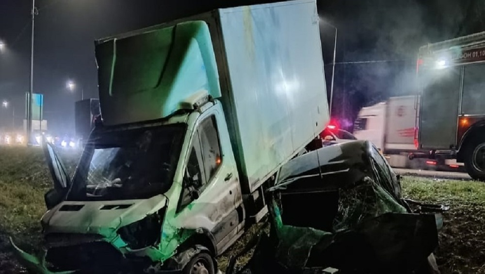 Под Брянском в массовом ДТП с фургоном и тремя легковушками пострадали два человека