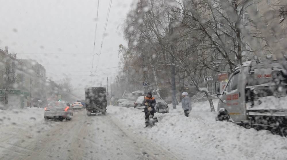 День лодыря в Брянске: итоги первого дня со снегом