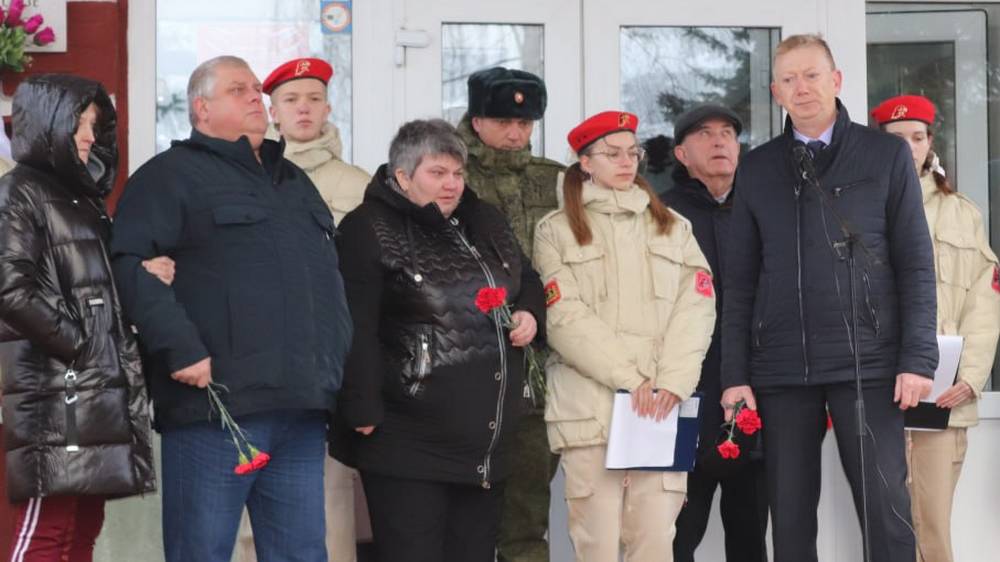 Чтобы помнили: В Севском районе установили мемориальные доски героям СВО