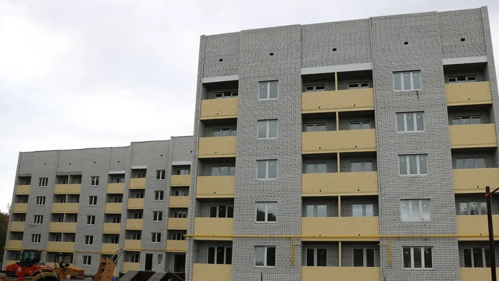 До конца года в Брянске расселят почти 500 аварийных квартир