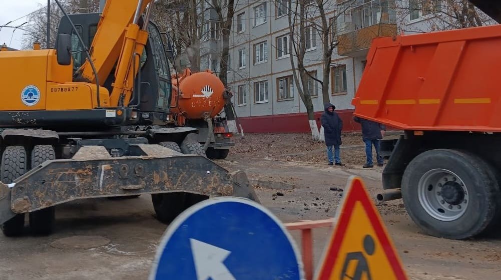 В Советском районе Брянска утром из-за прорыва водопровода без воды остались 30 домов