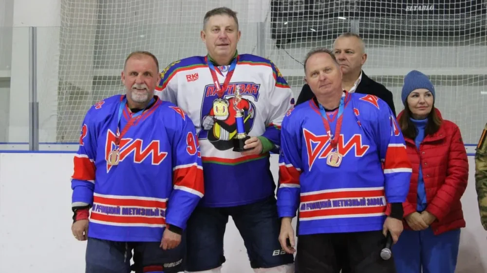 В брянском приграничье в честь Дня народного единства прошли турниры по футболу и хоккею