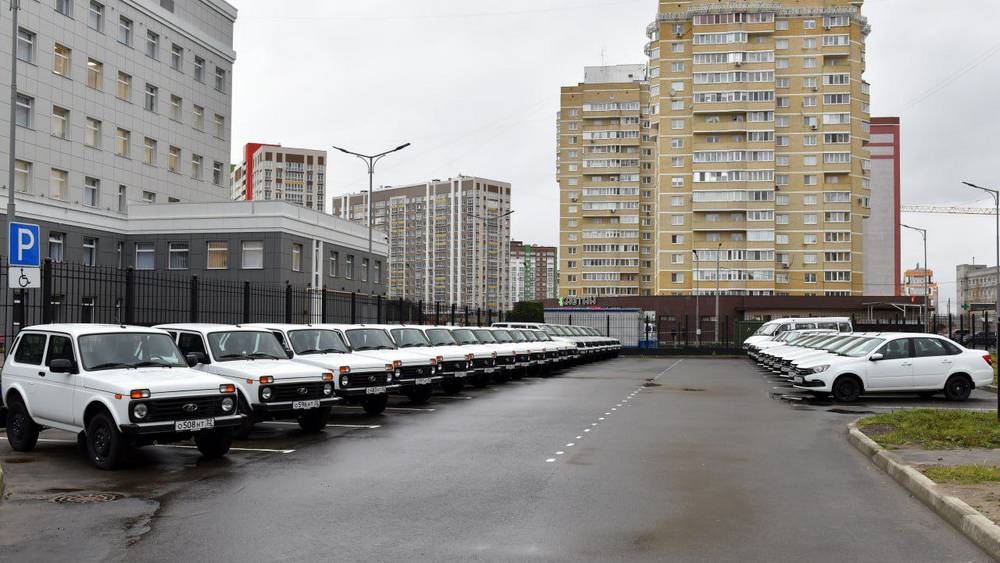 Брянской полиции передали новые служебные автомобили «Нива» и ВАЗ