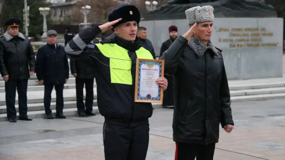 Брянским полицейским вручили ключи от 18 новых китайских автомобилей